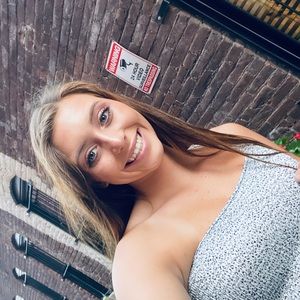 Meet your Posher, Courtney